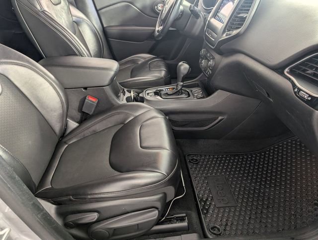 Used 2020 Jeep Cherokee Latitude Plus image 30