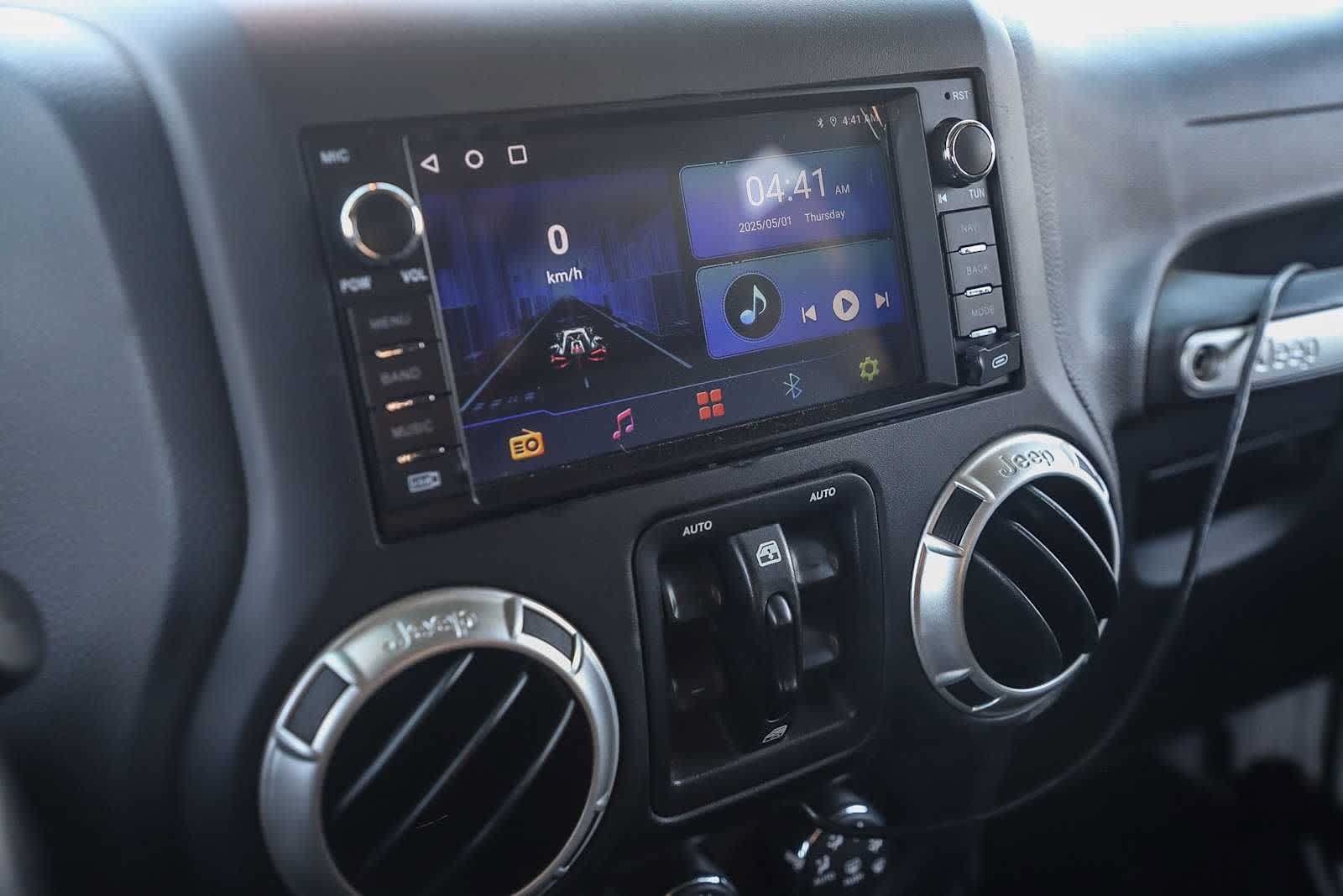Used 2017 Jeep Wrangler Unlimited Sahara w/ Connectivity Group AWD/4WD image 21