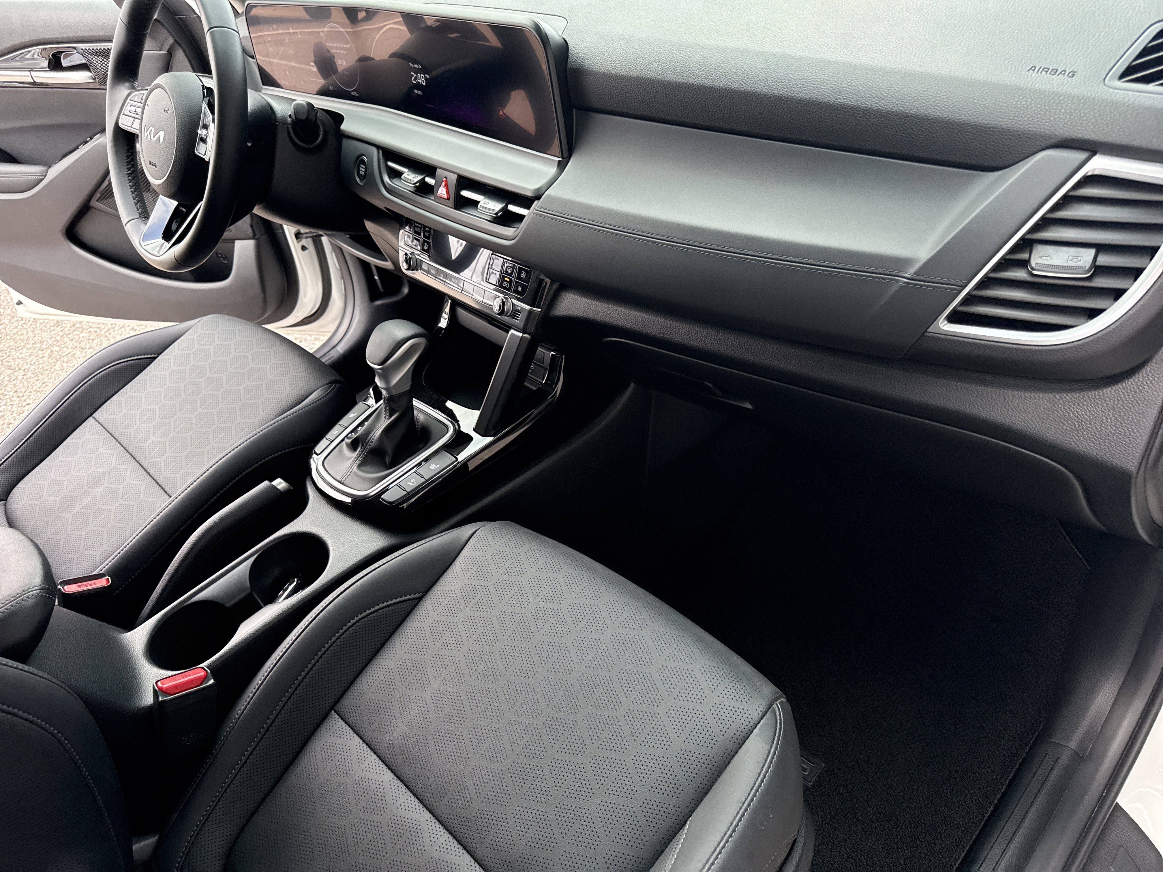 Used 2024 Kia Seltos EX image 16
