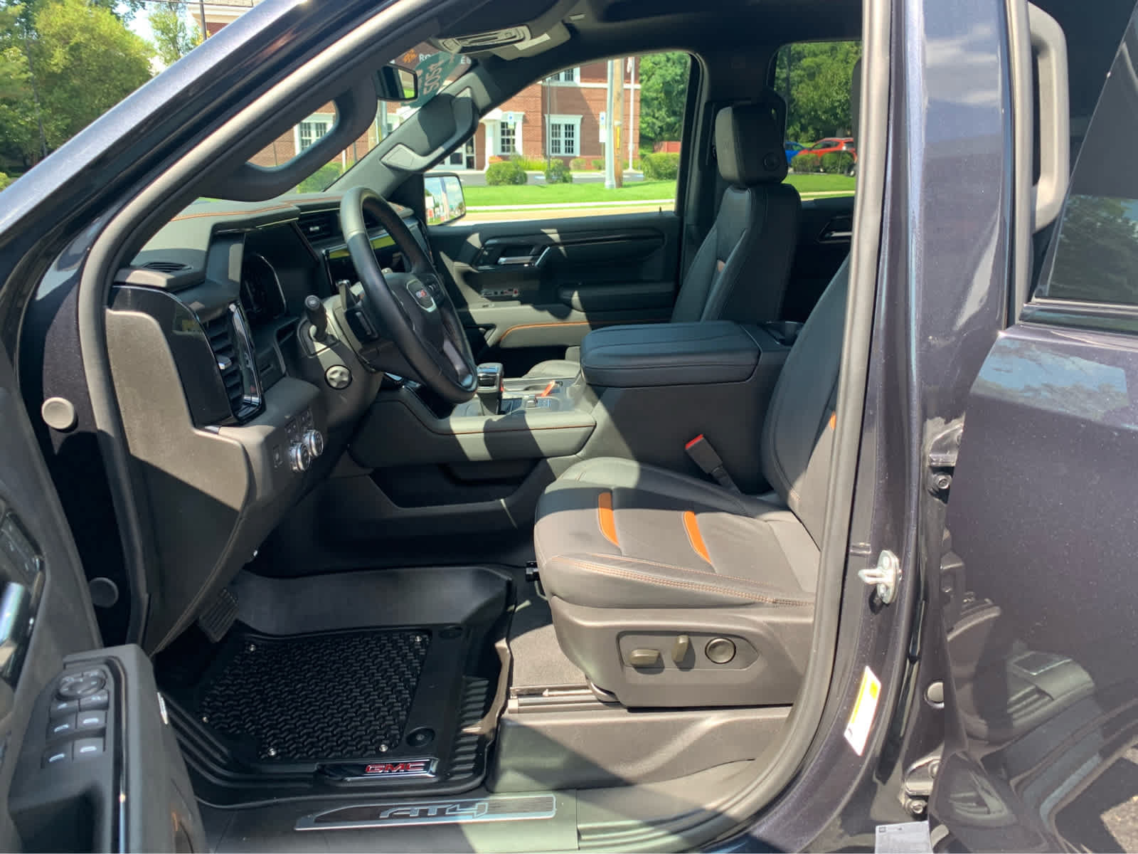 Used 2024 GMC Sierra 1500 AT4 w/ AT4 Preferred Package AWD/4WD image 11