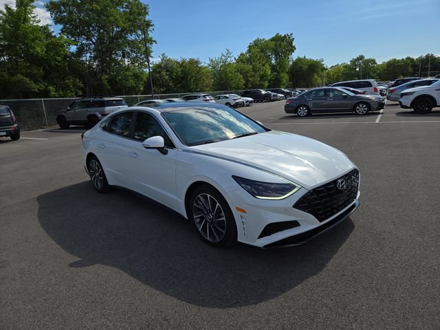 Certified 2022 Hyundai Sonata Limited w/ Preferred Accessory Package FWD image 4