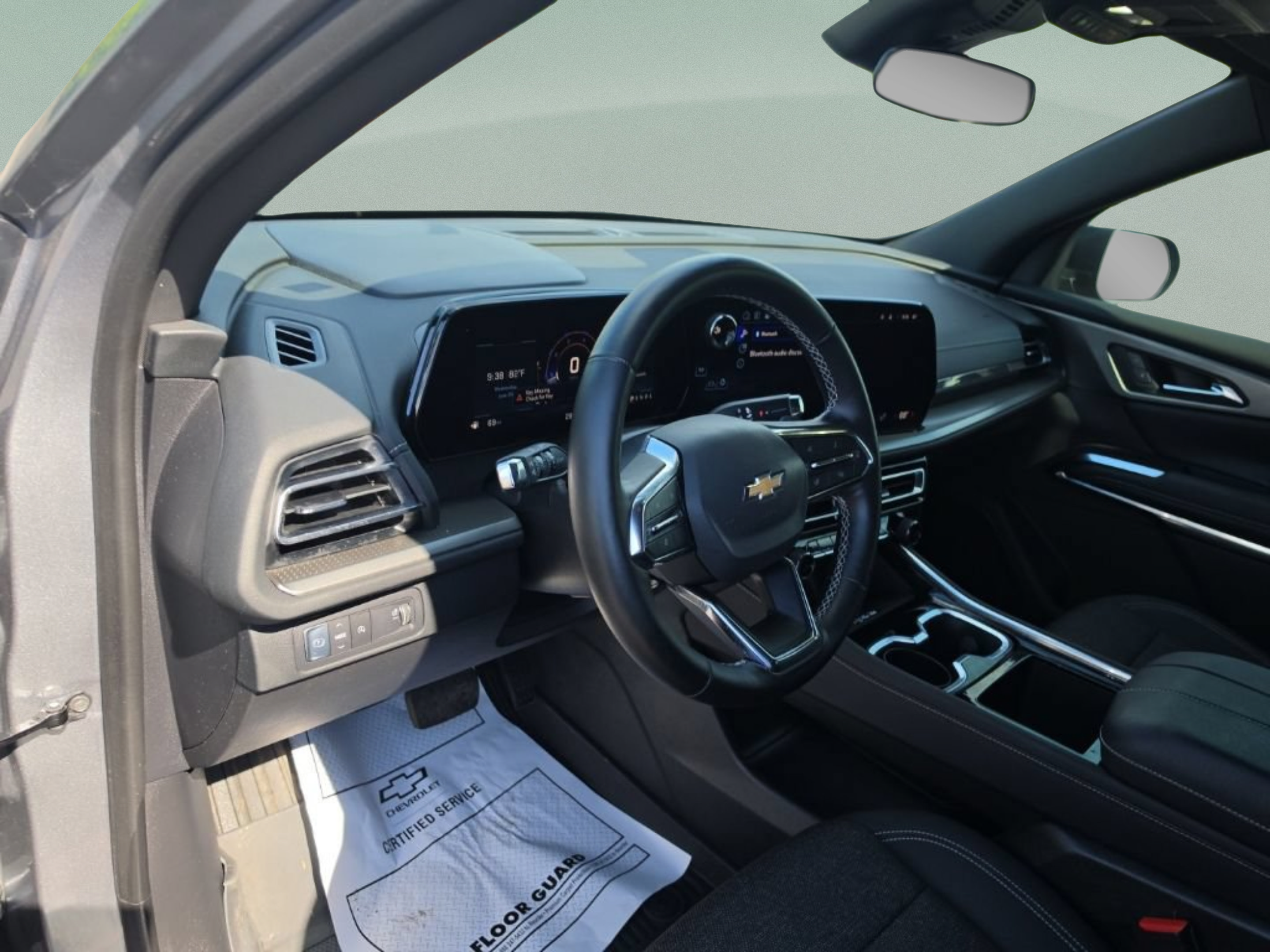 Used 2025 Chevrolet Traverse LT w/ LPO, Floor Liner Package FWD image 14