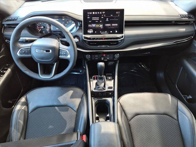 Used 2026 Jeep Compass Latitude AWD/4WD image 17