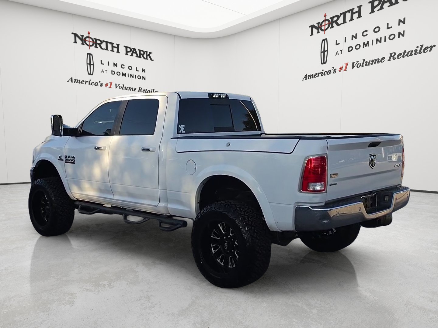 Used 2018 RAM 2500 Laramie w/ Convenience Group AWD/4WD image 3