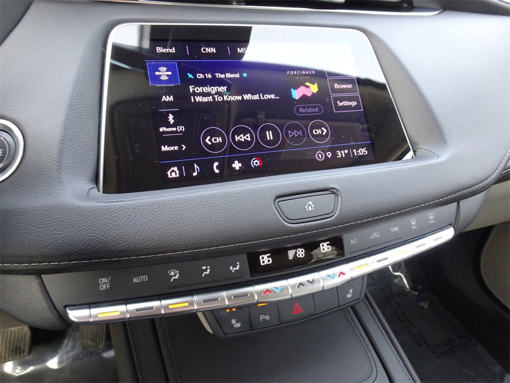 Certified 2022 Cadillac XT4 Luxury w/ Cold Weather Package image 15