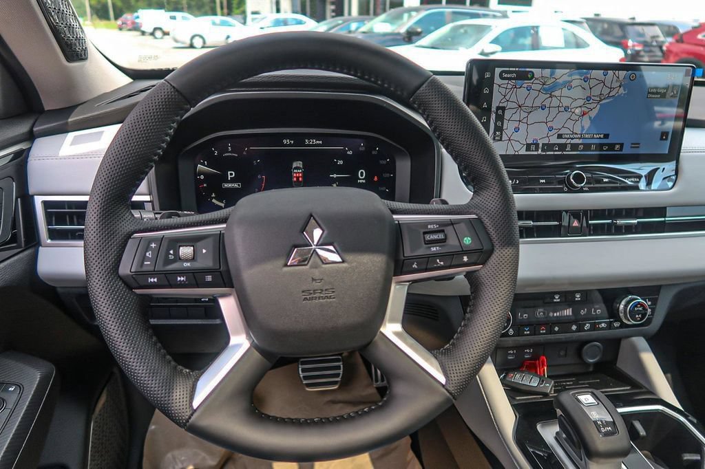 New 2025 Mitsubishi Outlander AWD image 27