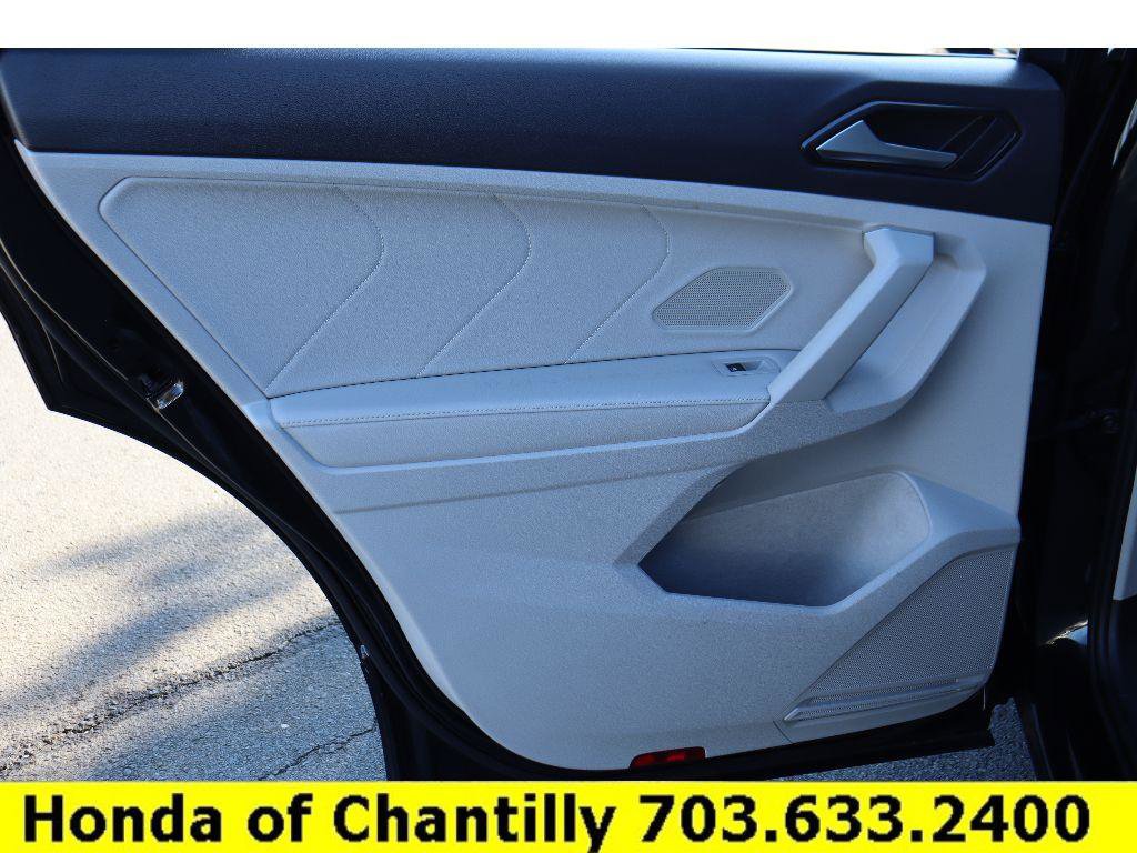 Used 2022 Volkswagen Tiguan SE R-Line image 26
