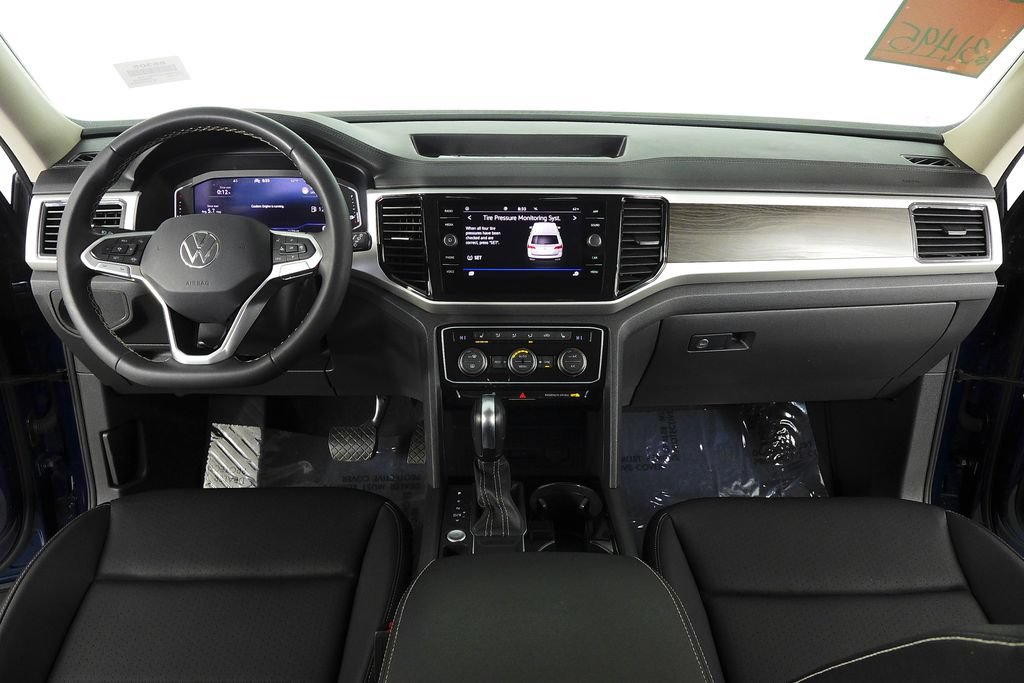 Certified 2023 Volkswagen Atlas SE w/ Black Wheel Package FWD image 25