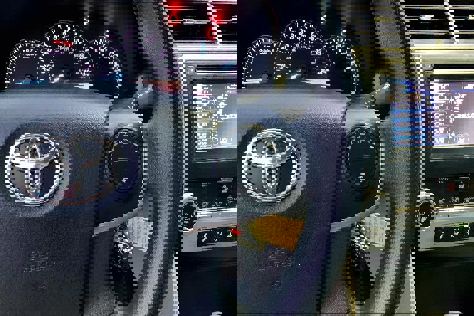 Used 2014 Toyota Camry L image 24