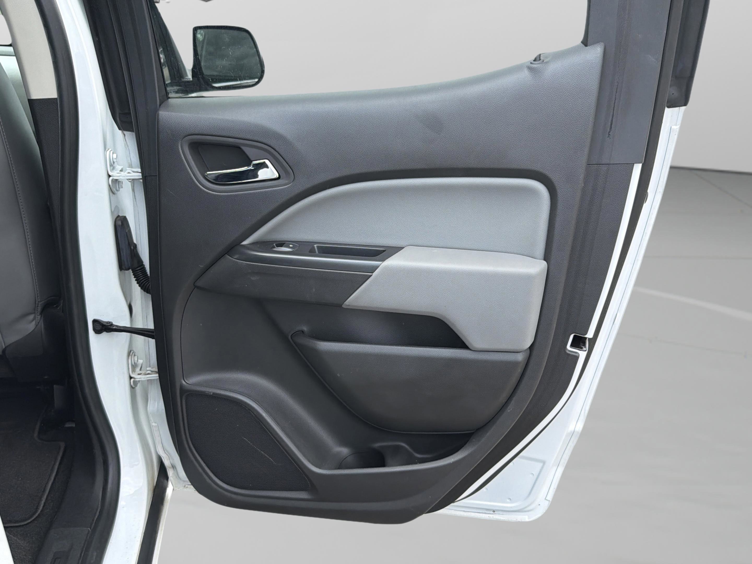 Used 2015 Chevrolet Colorado LT w/ Luxury Package image 36