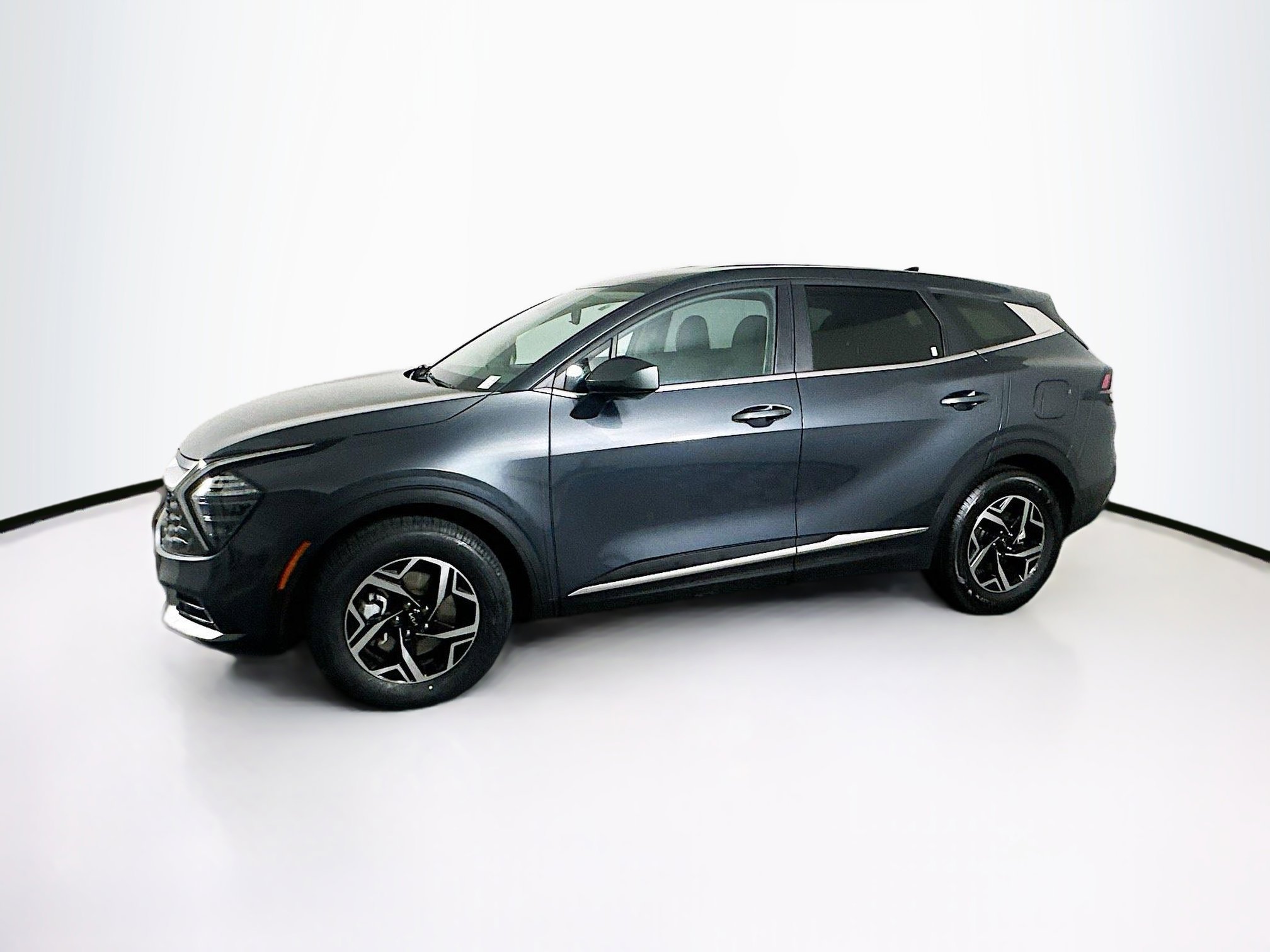 Used 2024 Kia Sportage LX image 4