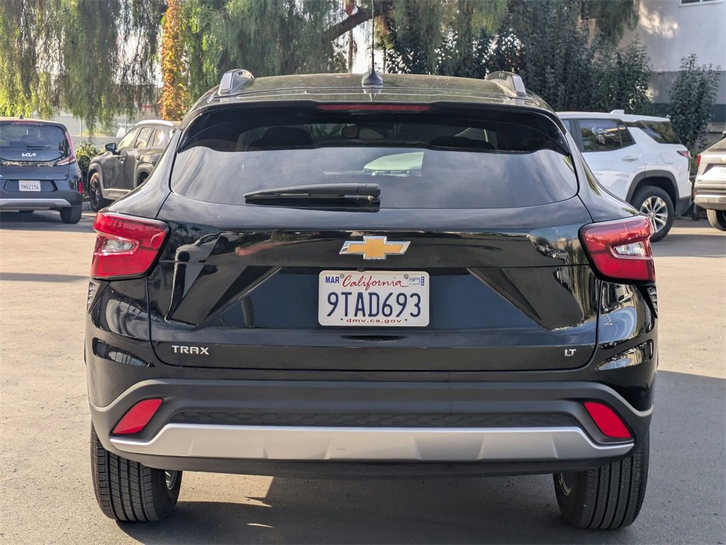 Used 2025 Chevrolet Trax LT w/ LT Convenience Package image 7