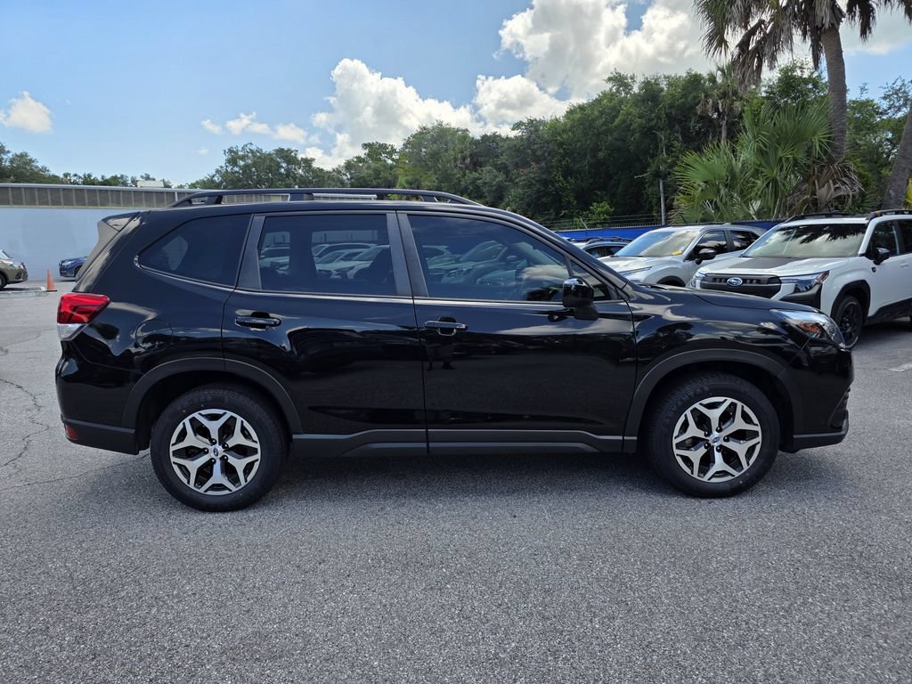 Used 2024 Subaru Forester Premium AWD/4WD image 2