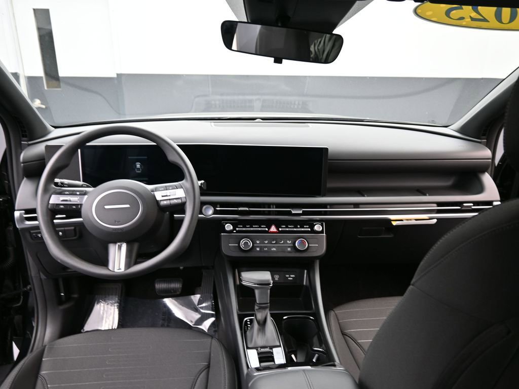 Certified 2025 Hyundai Santa Cruz SE image 10