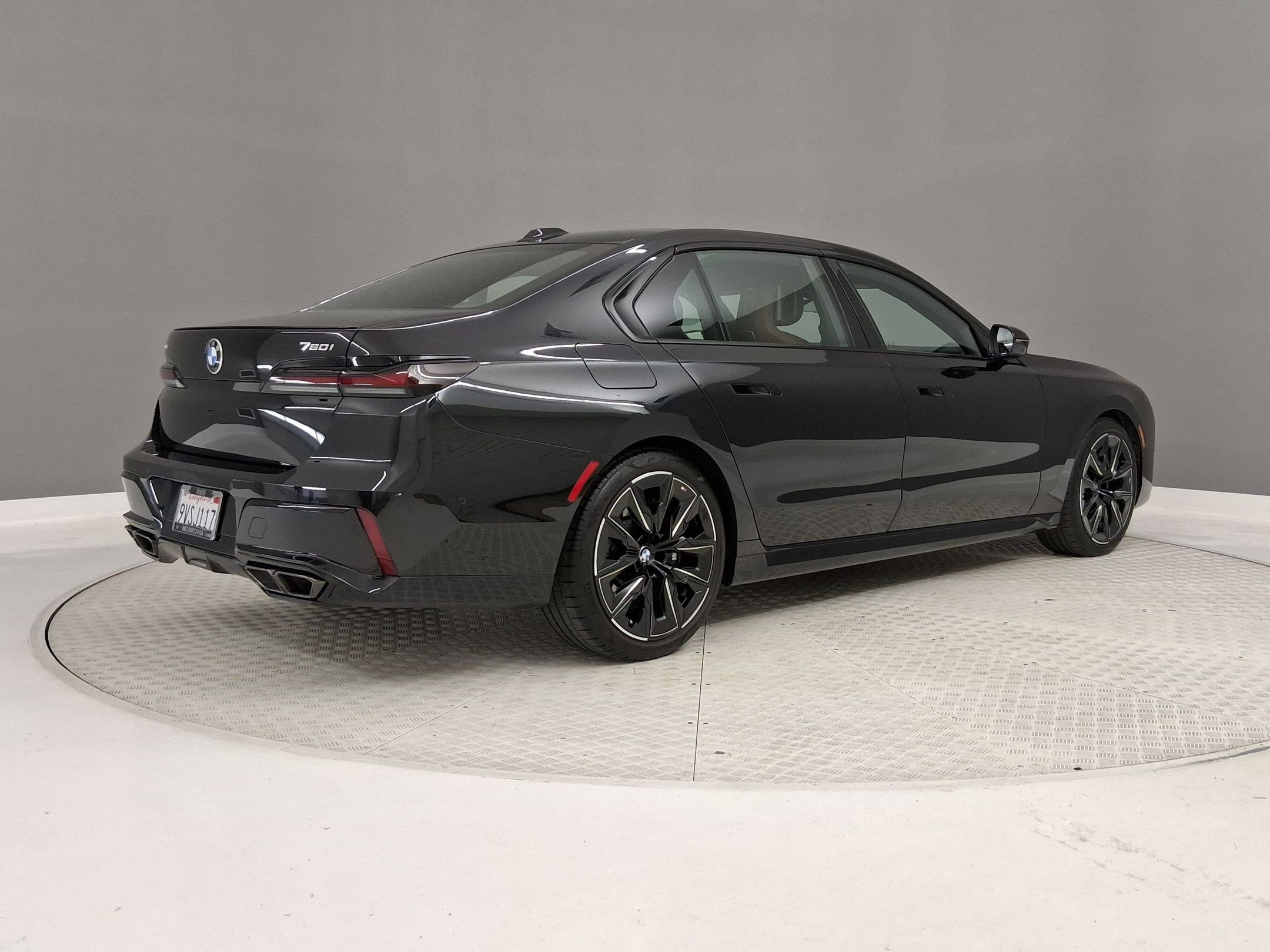 Used 2025 BMW 760i xDrive AWD/4WD image 7