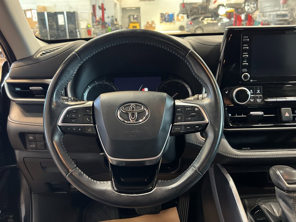 Used 2020 Toyota Highlander XLE image 29