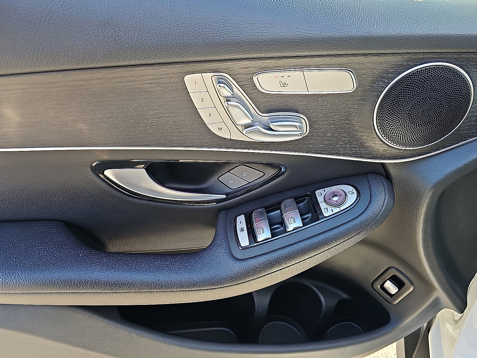 Used 2022 Mercedes-Benz GLC 300 4MATIC image 13