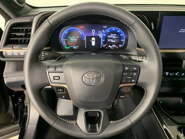 Used 2025 Toyota Crown Signia AWD/4WD image 21
