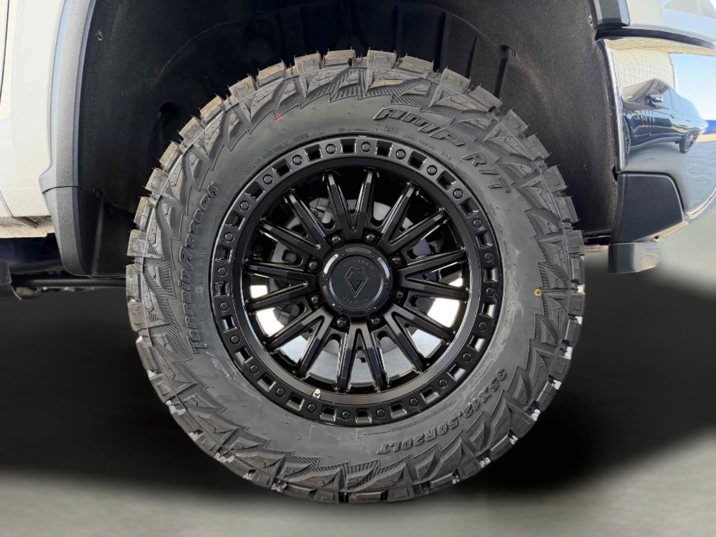 Used 2025 Chevrolet Silverado 2500 LT AWD/4WD image 11