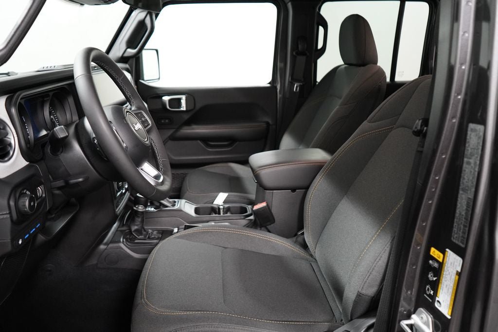 Used 2025 Jeep Wrangler Unlimited Sahara AWD/4WD image 12
