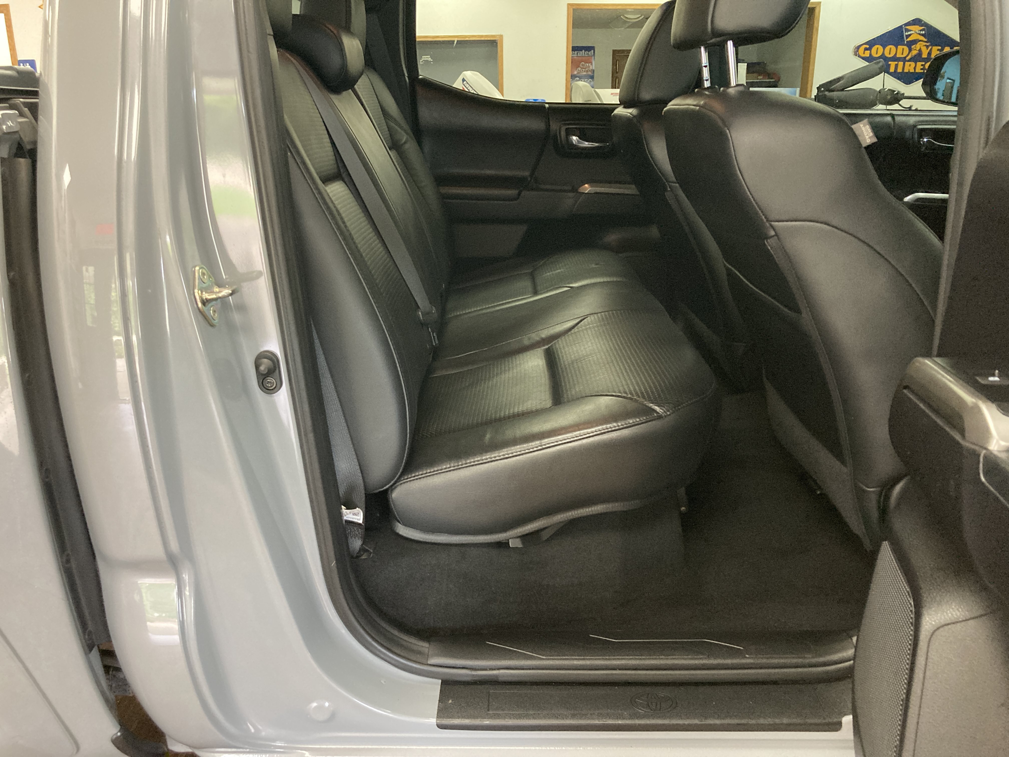 Used 2020 Toyota Tacoma Limited AWD/4WD image 18
