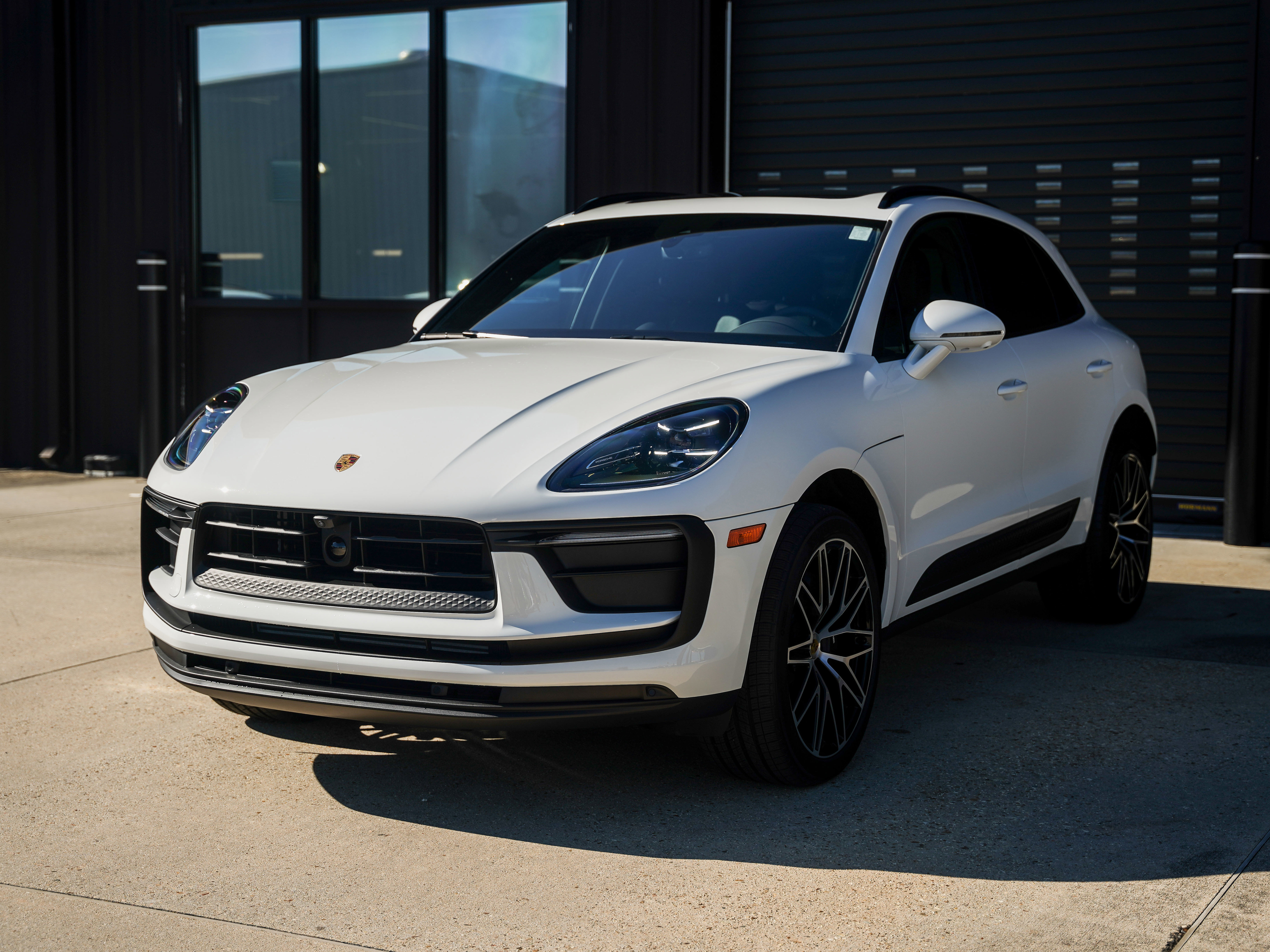 Certified 2026 Porsche Macan AWD/4WD image 8