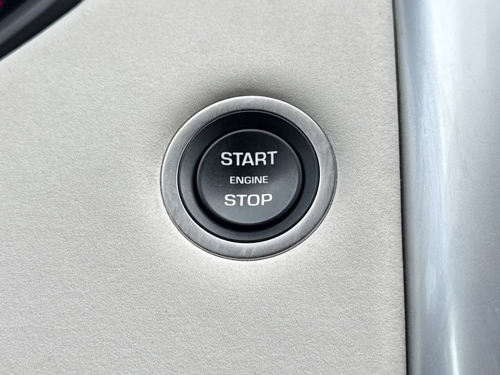 Used 2025 Land Rover Discovery S AWD/4WD image 19