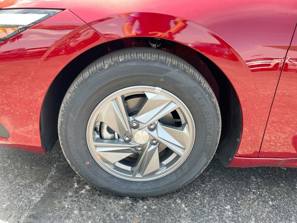 Used 2025 Hyundai Elantra SE image 36