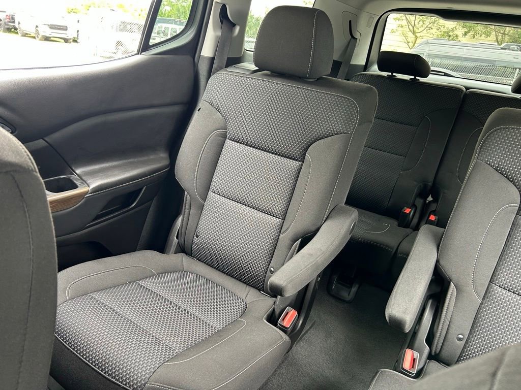 Used 2023 GMC Acadia SLE image 13