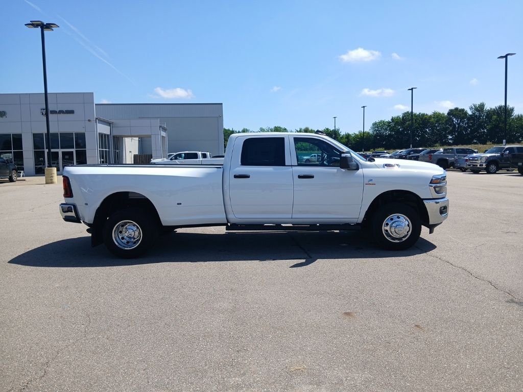 New 2026 RAM 3500 Tradesman AWD/4WD image 9