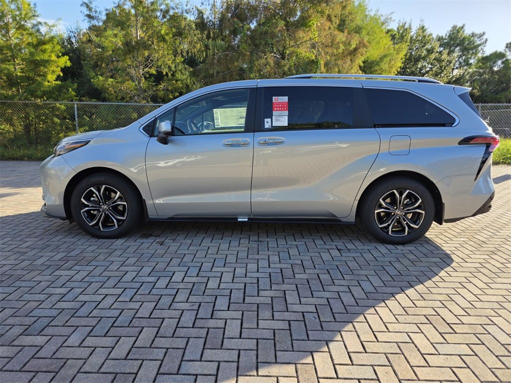 New 2025 Toyota Sienna Platinum image 8