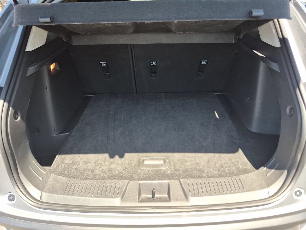 Used 2025 Chevrolet Trax LT w/ LT Convenience Package FWD image 29