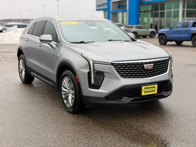 Used 2025 Cadillac XT4 Premium Luxury image 3