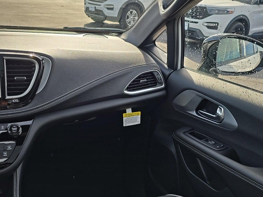 New 2026 Chrysler Pacifica Limited w/ S Appearance Package image 18