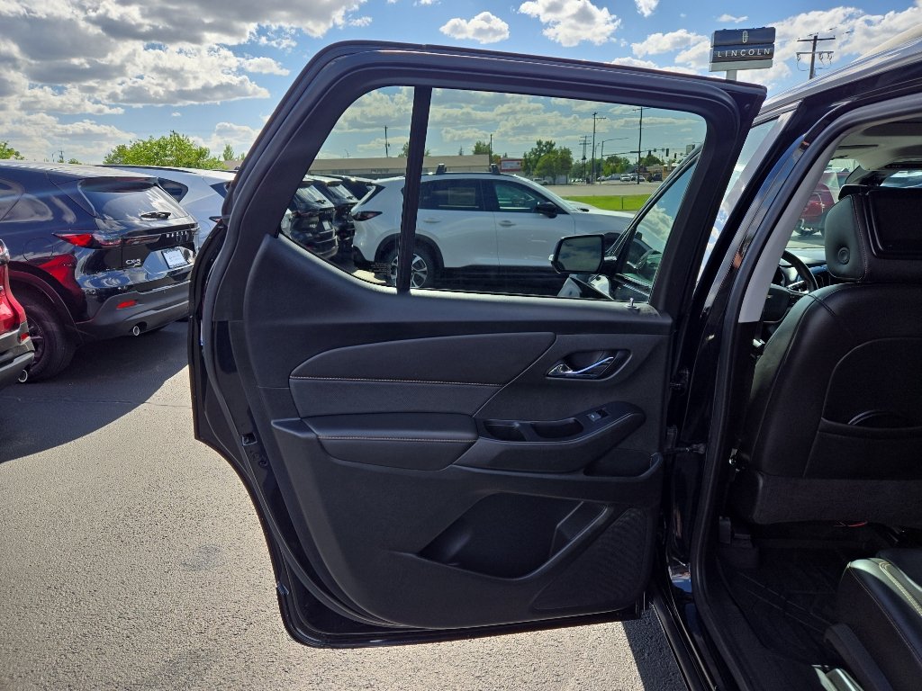 Used 2020 Chevrolet Traverse Premier w/ Redline Edition AWD/4WD image 13