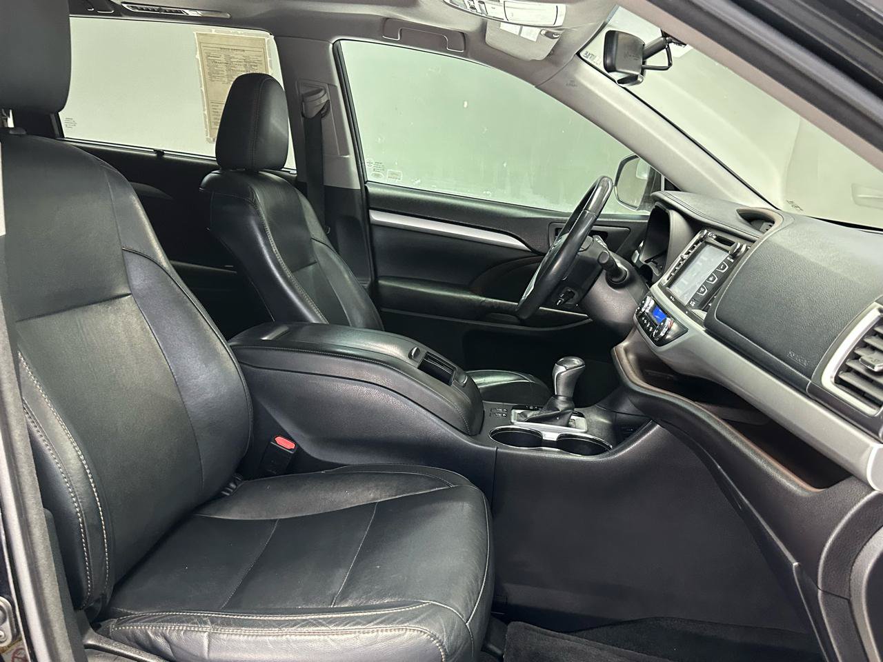 Used 2015 Toyota Highlander XLE FWD image 10