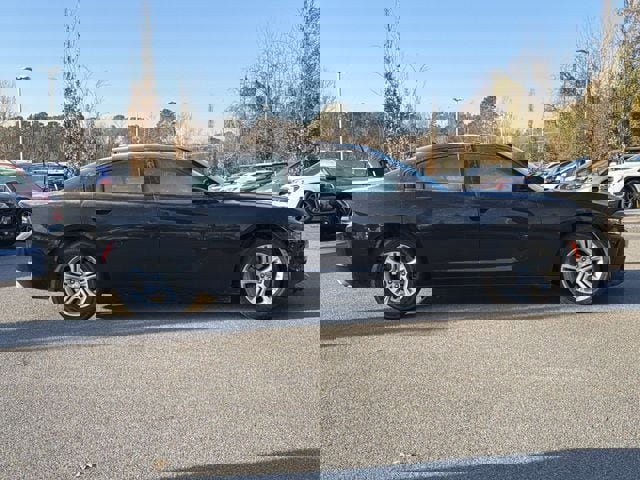 Used 2023 Dodge Charger SXT image 2