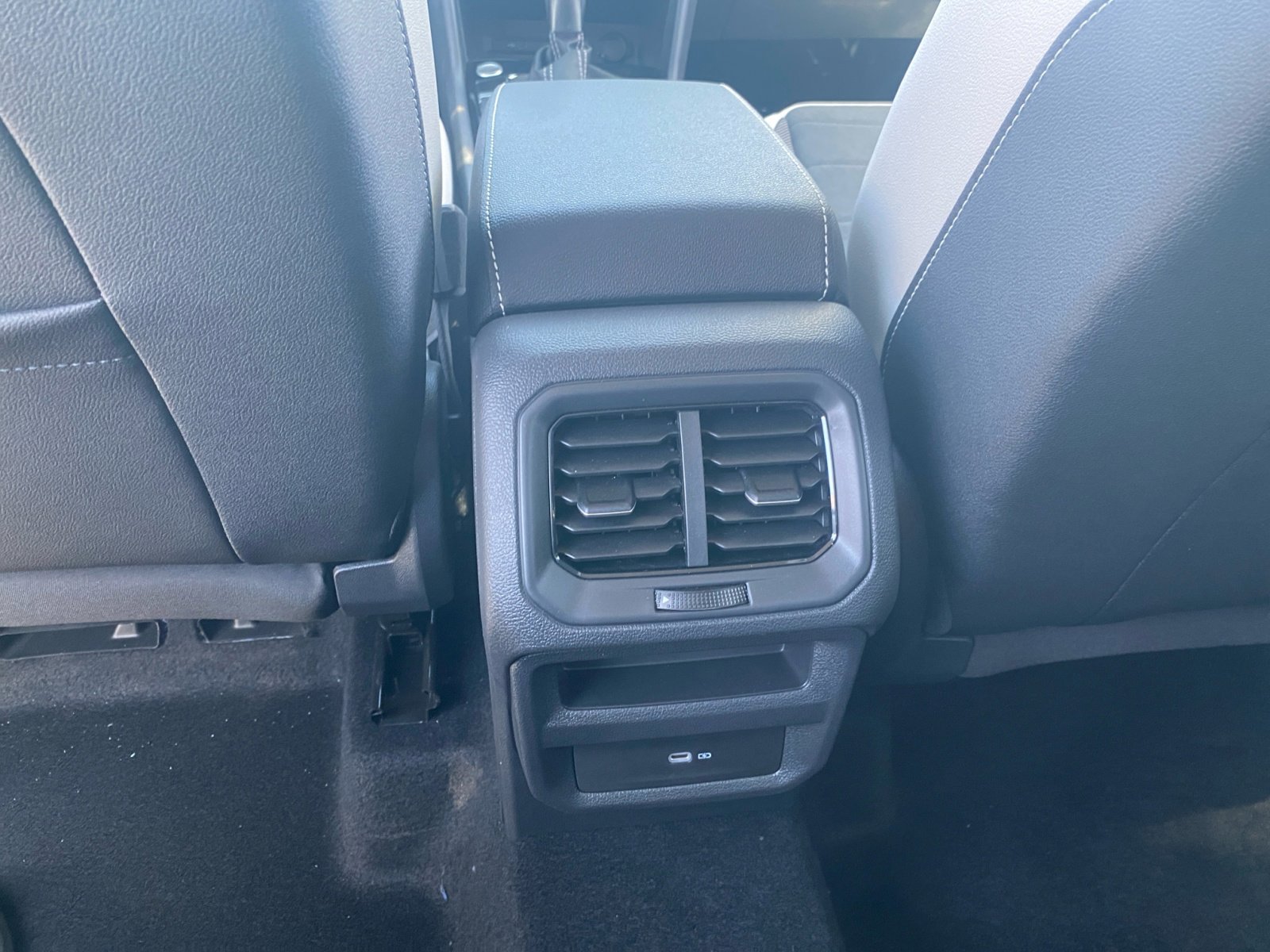 New 2025 Volkswagen Taos SE image 30