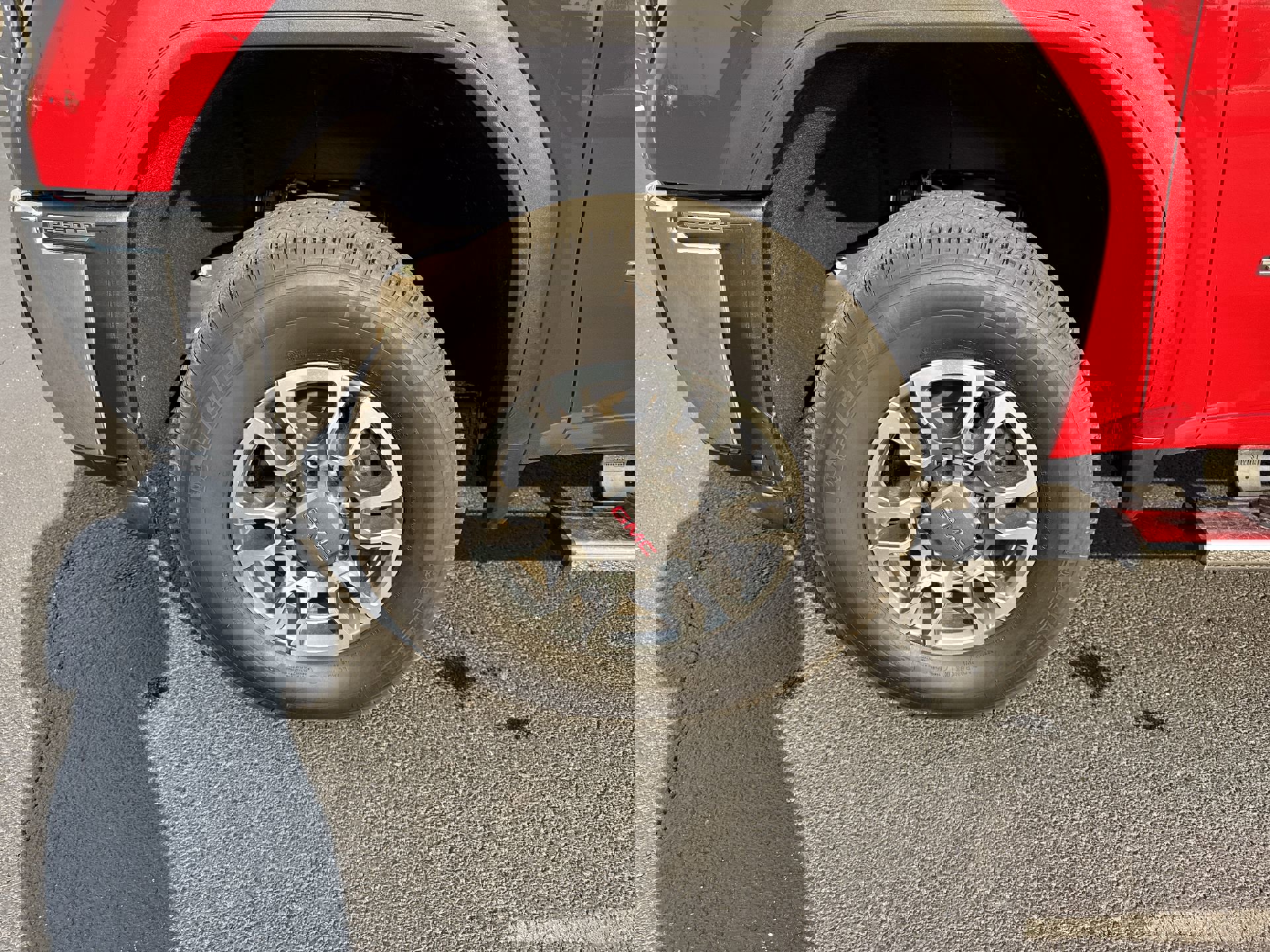 Used 2025 GMC Sierra 2500 SLE image 10