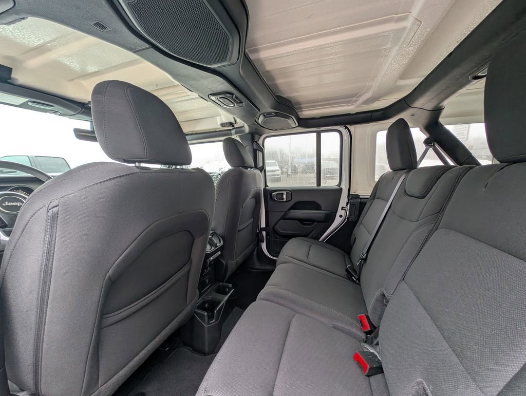Used 2023 Jeep Wrangler Sahara image 16