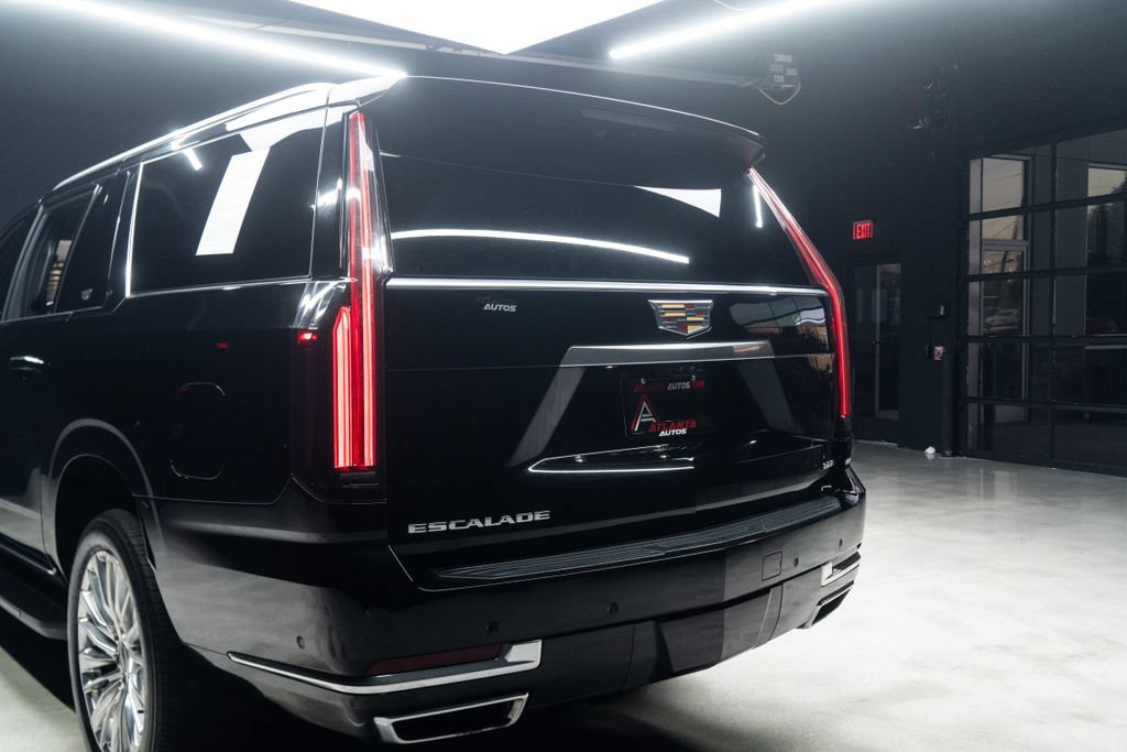Used 2025 Cadillac Escalade ESV Premium Luxury RWD image 16