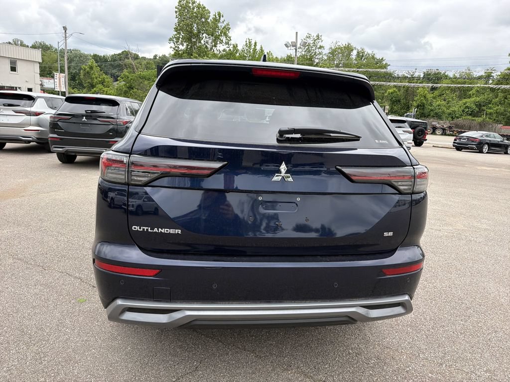 New 2026 Mitsubishi Outlander SE AWD/4WD image 4