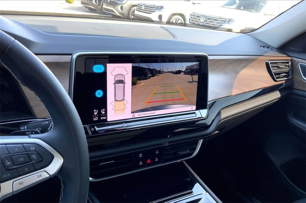 Used 2024 Volkswagen Atlas SE image 21