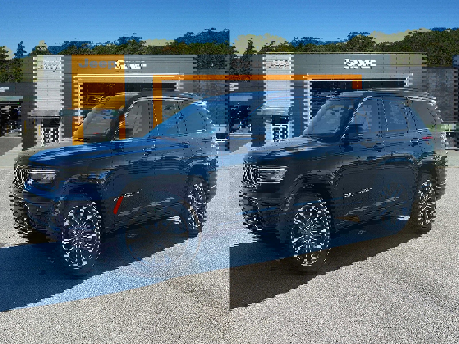 New 2025 Jeep Grand Cherokee L Overland w/ Advanced Protech Group III