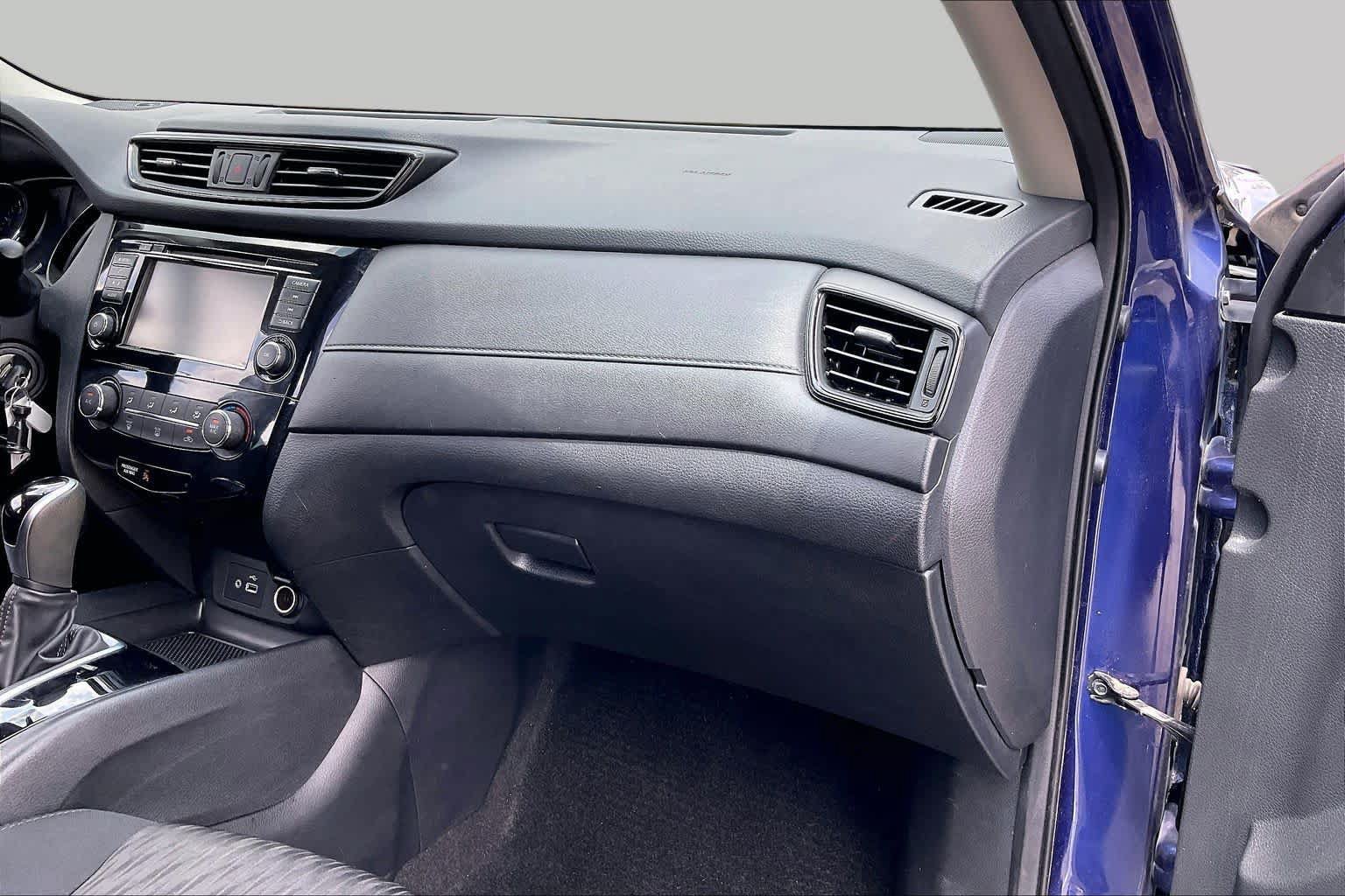 Used 2019 Nissan Rogue S FWD image 16