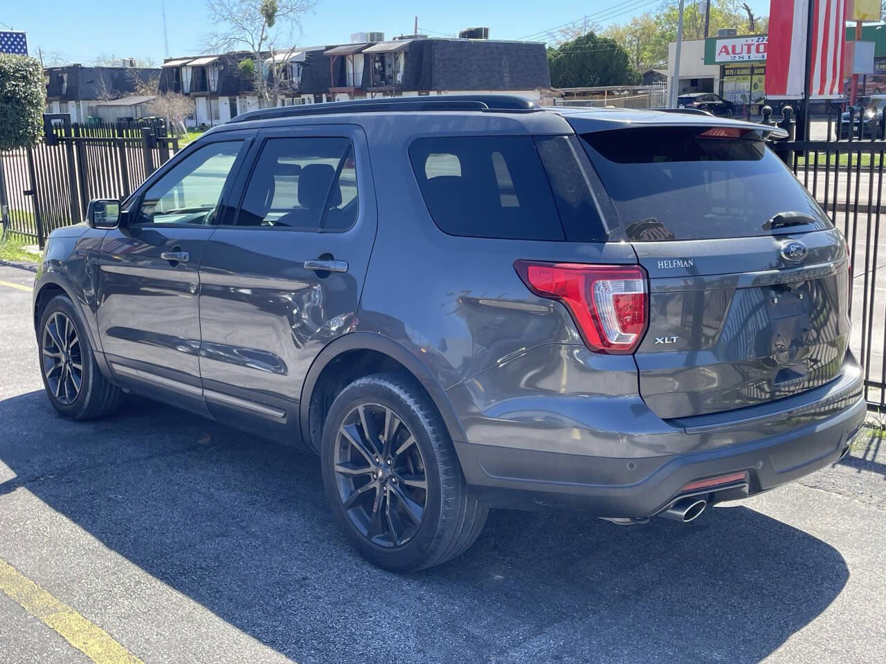 Used 2018 Ford Explorer XLT w/ Equipment Group 202A image 4