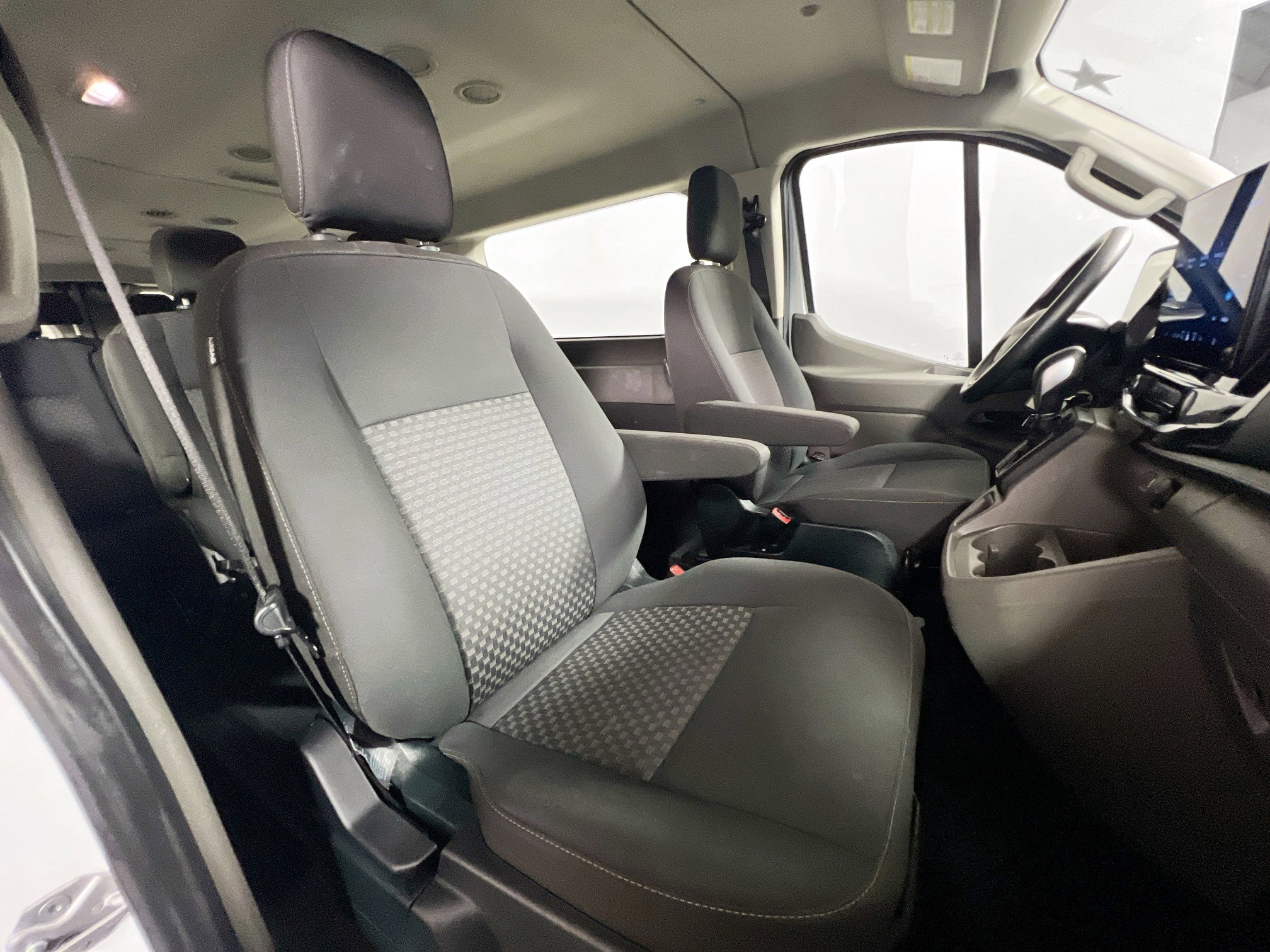 Used 2023 Ford Transit 350 XLT image 30