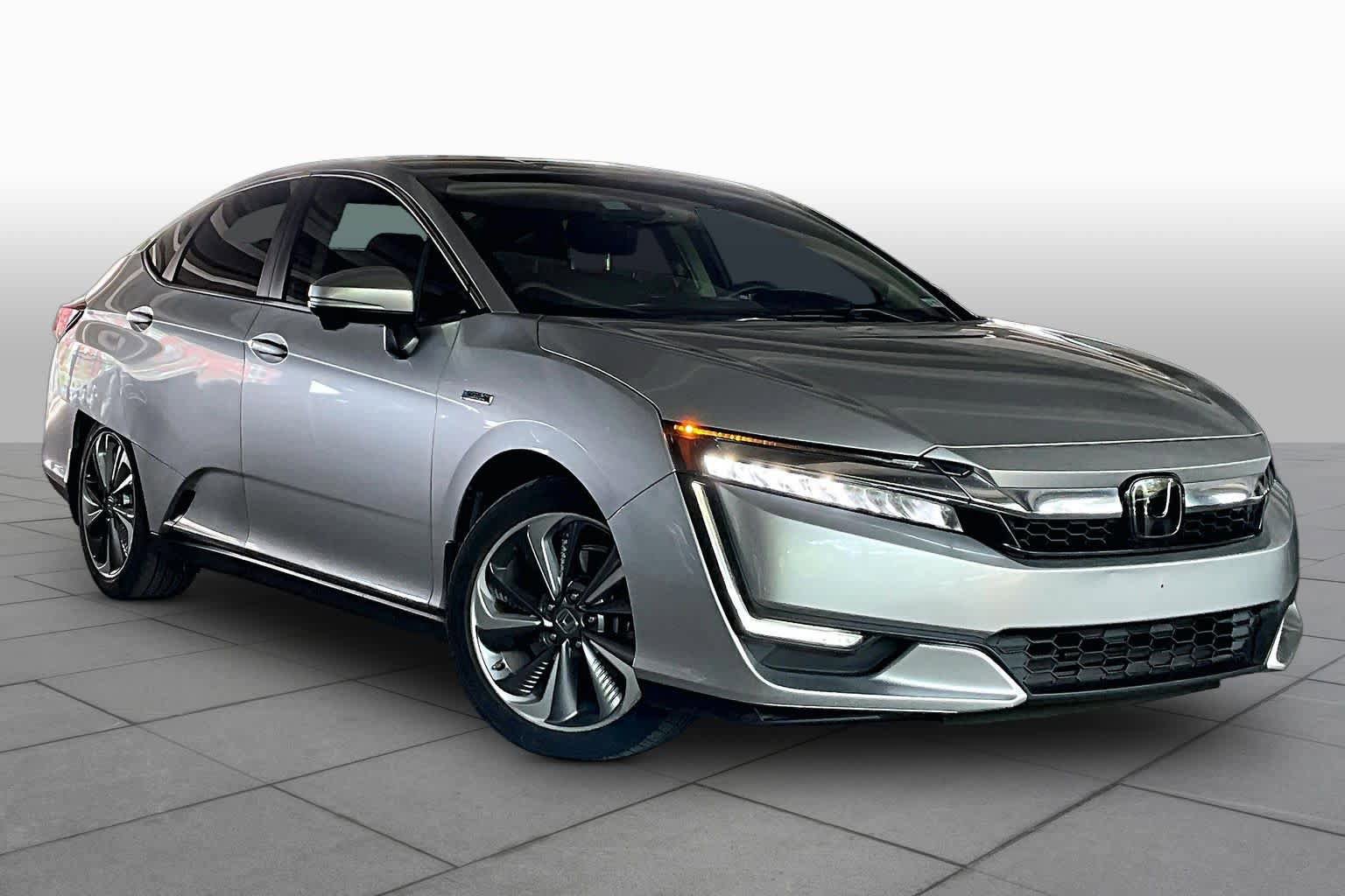 Used 2018 Honda Clarity Plug-In Hybrid image 2