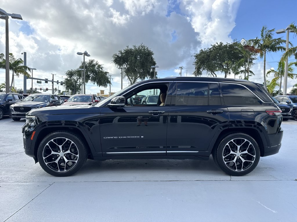 Used 2023 Jeep Grand Cherokee Summit AWD/4WD image 27