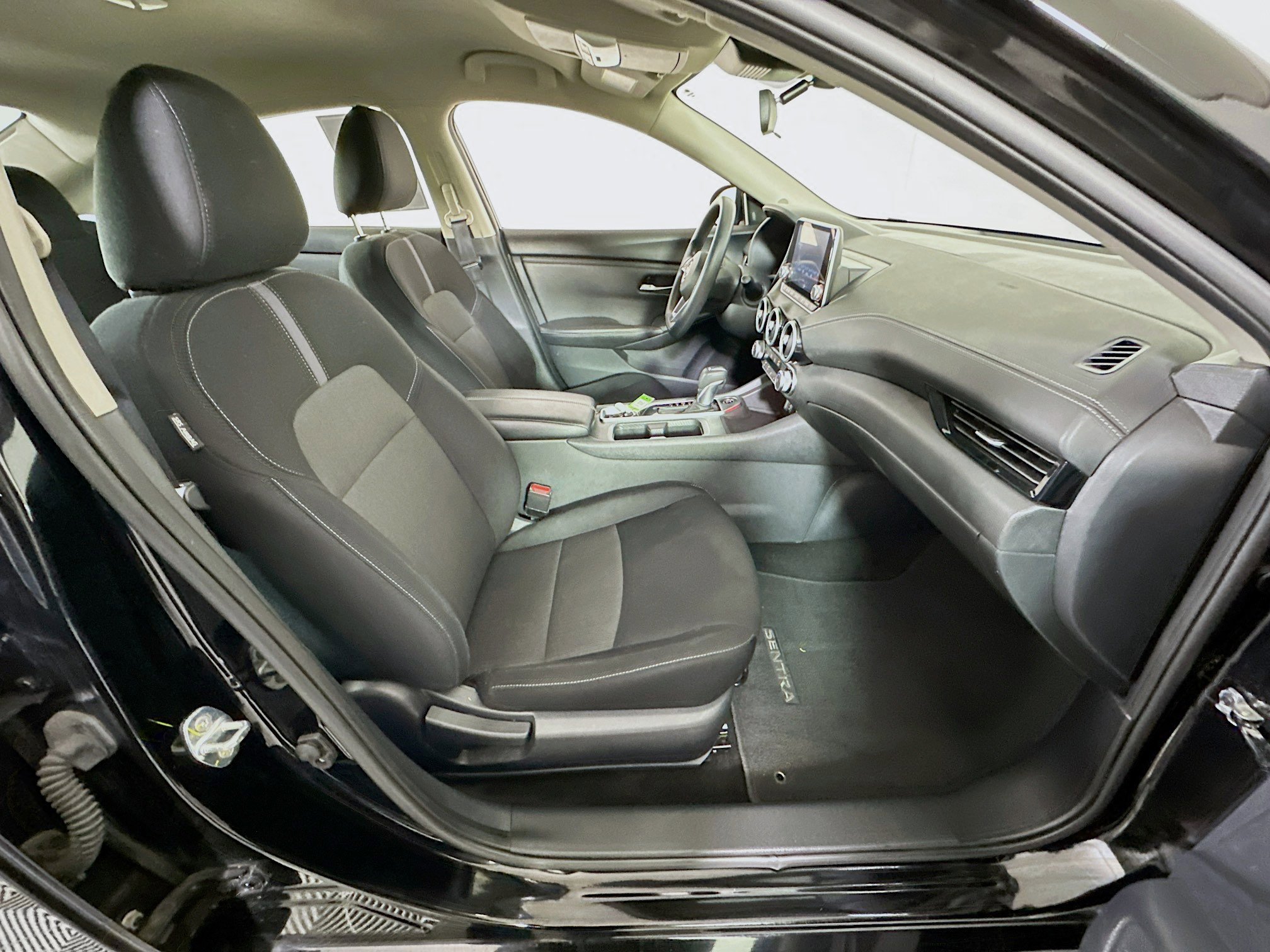 Used 2024 Nissan Sentra SV FWD image 29